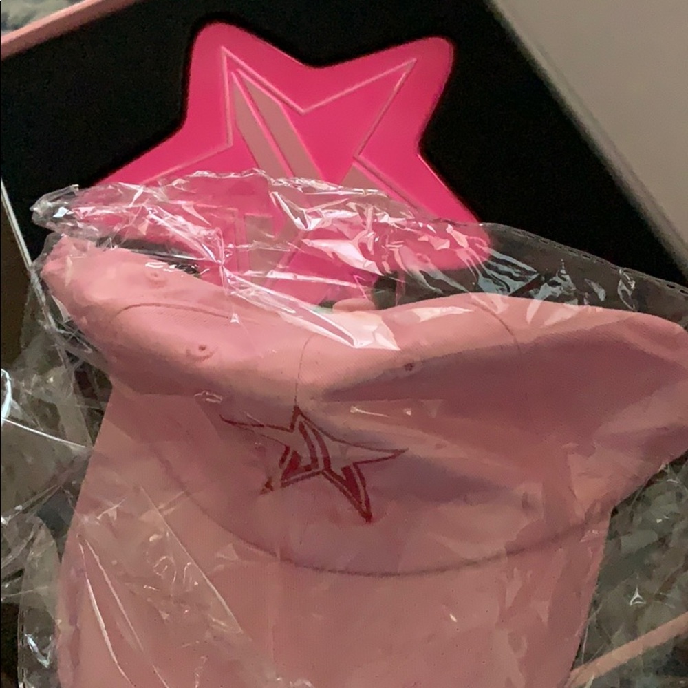 Jeffree Star Mirror and Baseball Cap